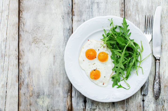 nutrition myths - whole eggs and leafy greens